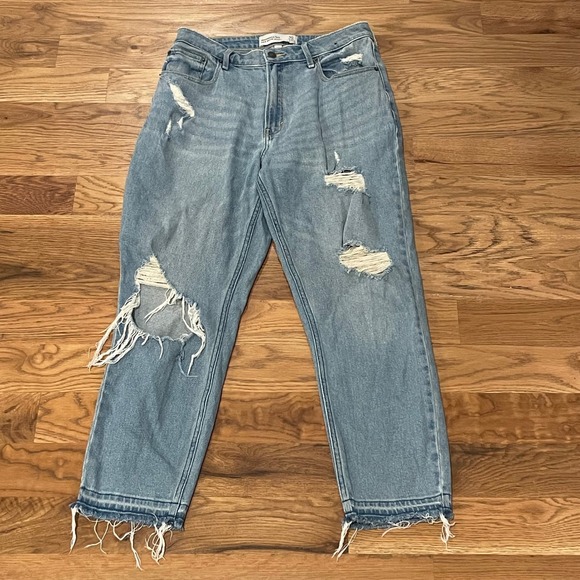 Abercrombie & Fitch A&F Mom Jeans Size 30/10R Ripped Distressed‎ Light Wash - Picture 2 of 4